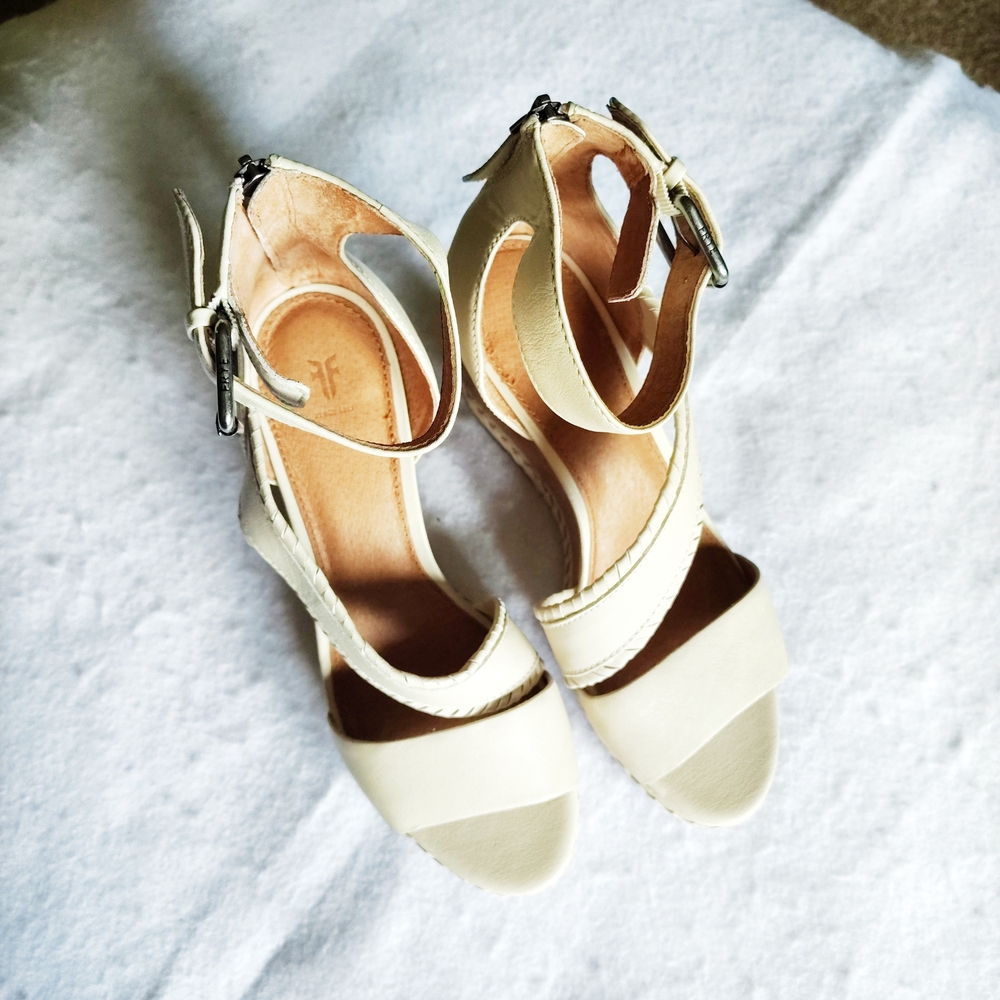 Frye Elegant Wedged Cream Ankle Zip Up Women's Sandals